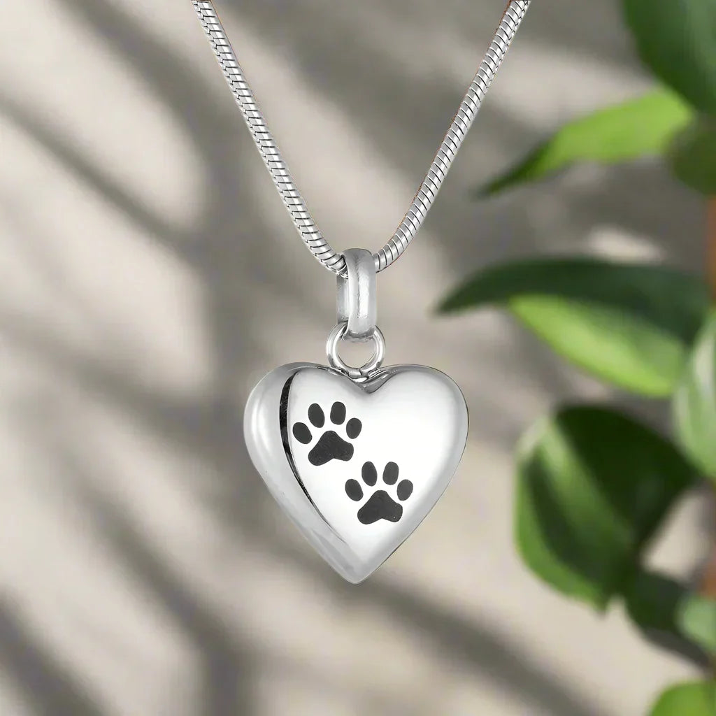 Pet Memorial Necklace – Heart-Shaped Pendant with Paw Print